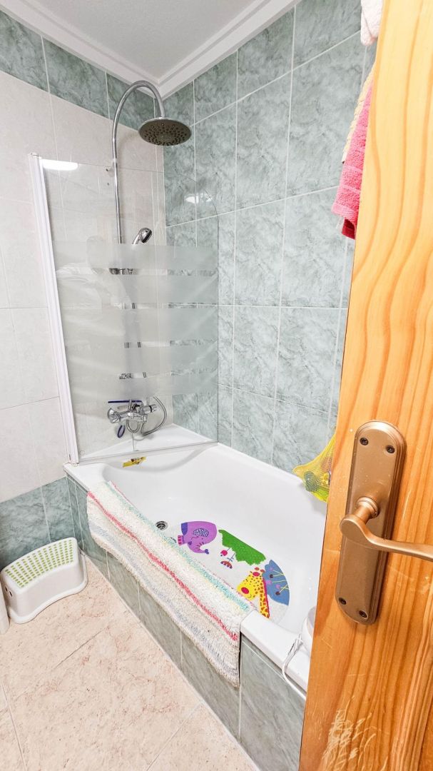 Mieszkanie z 2 Sypialniami w, Torrevieja - Image 8