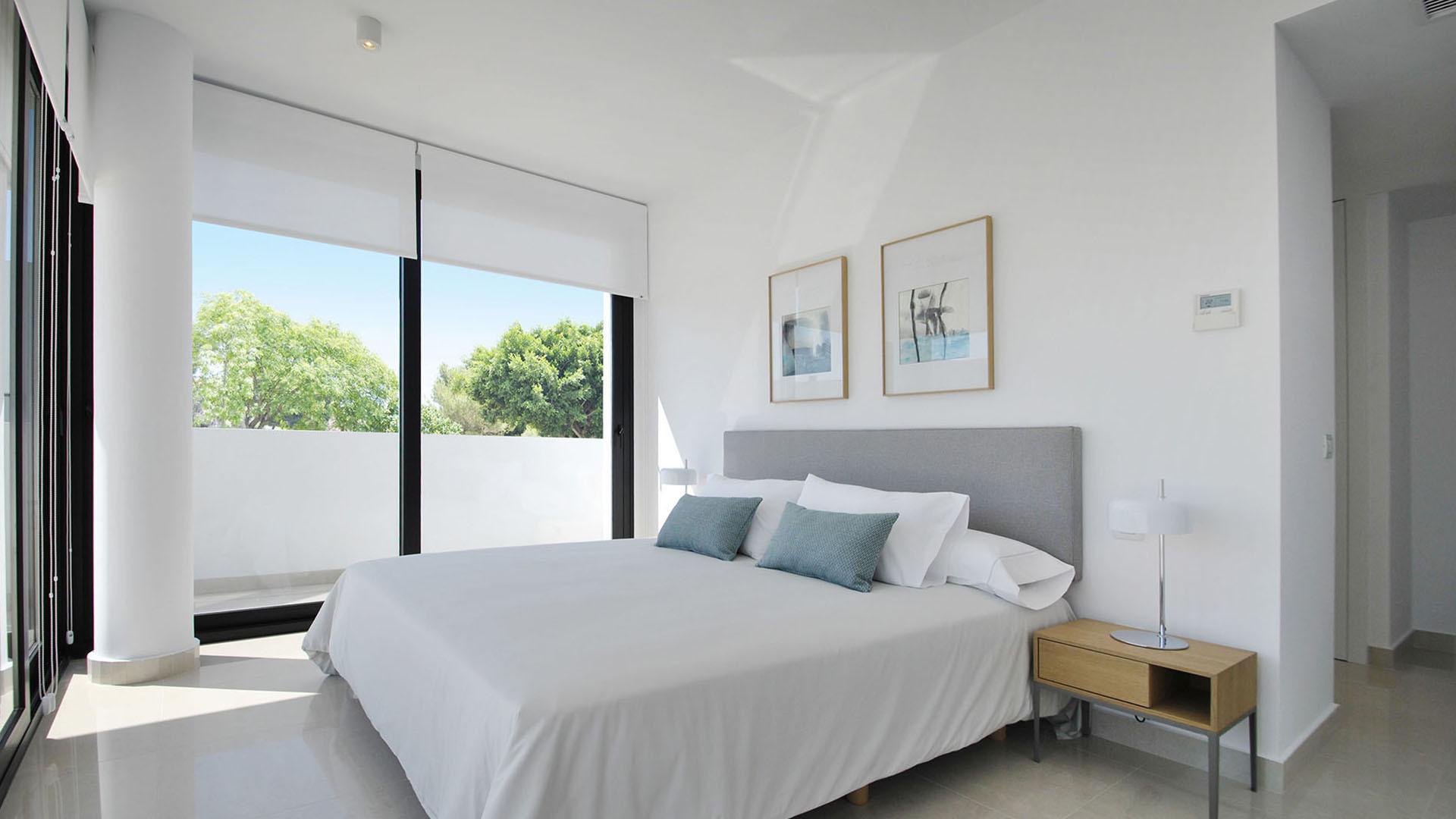 4-Bedroom Villa in Rojales - Image 13