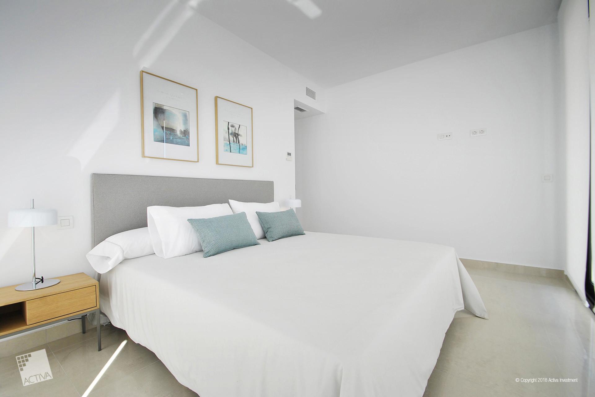 4-Bedroom Villa in Rojales - Image 14