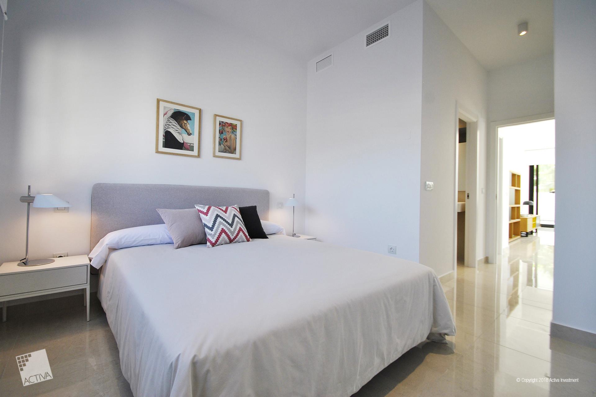 4-Bedroom Villa in Rojales - Image 15