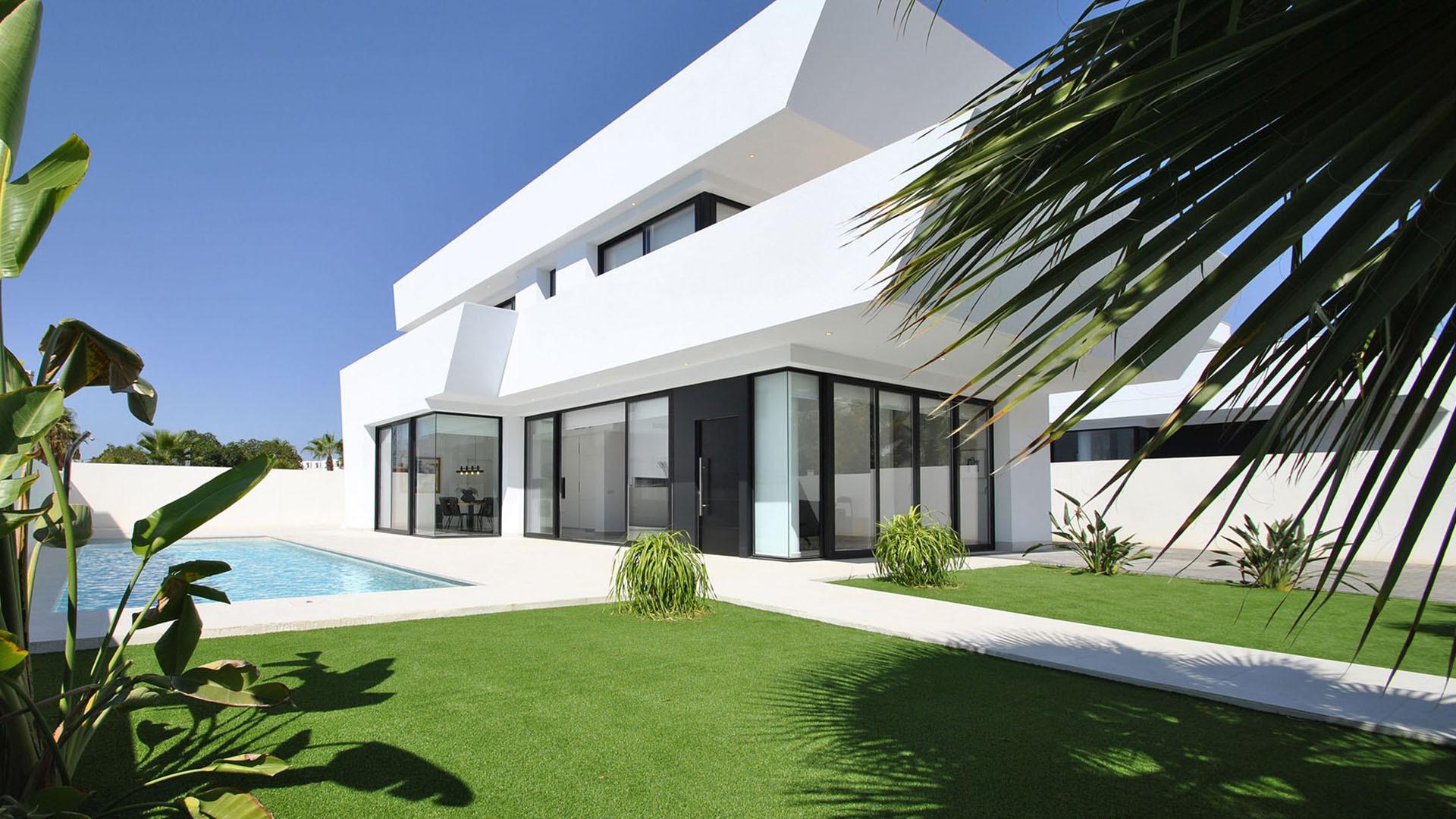 4-Bedroom Villa in Rojales - Image 2