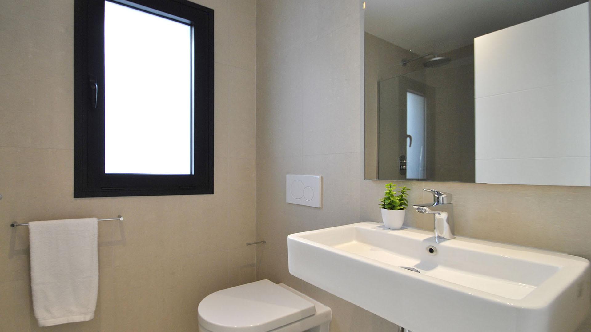 4-Bedroom Villa in Rojales - Image 21