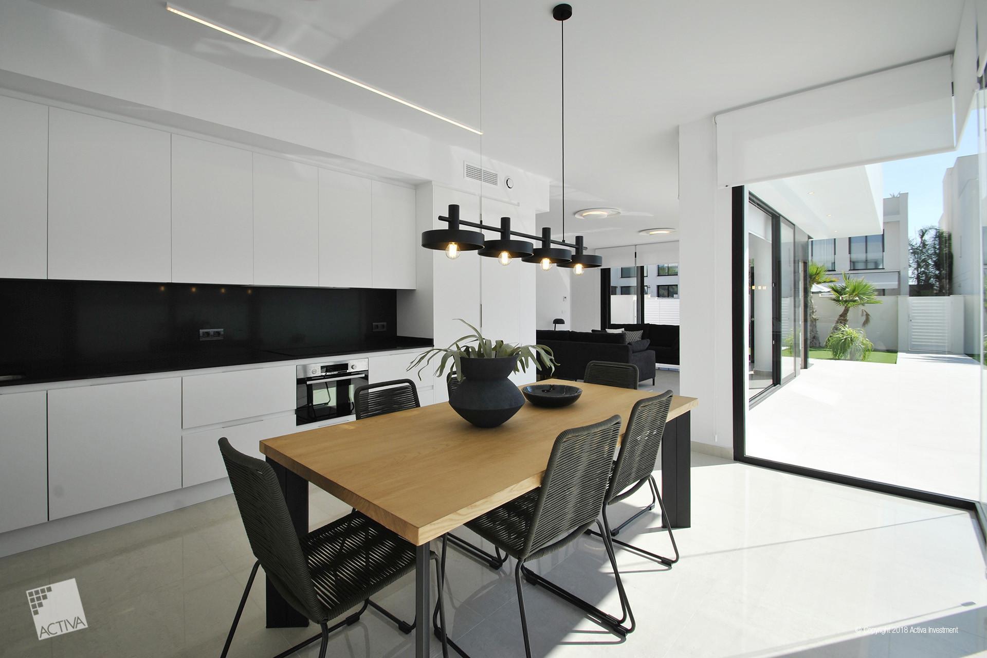 4-Bedroom Villa in Rojales - Image 5