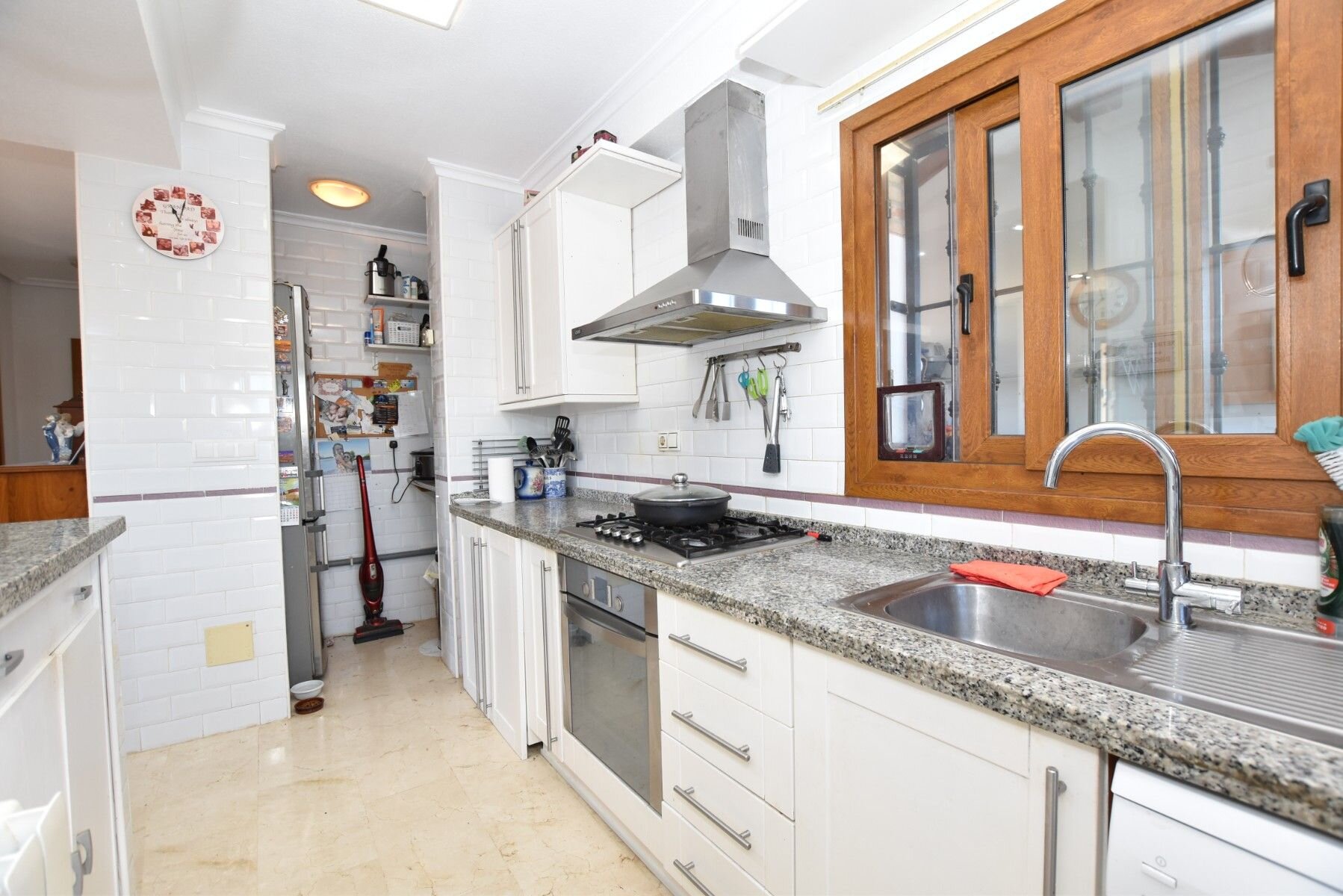 3-Bedroom Villa in Comunidad Valenciana, Algorfa - Image 10