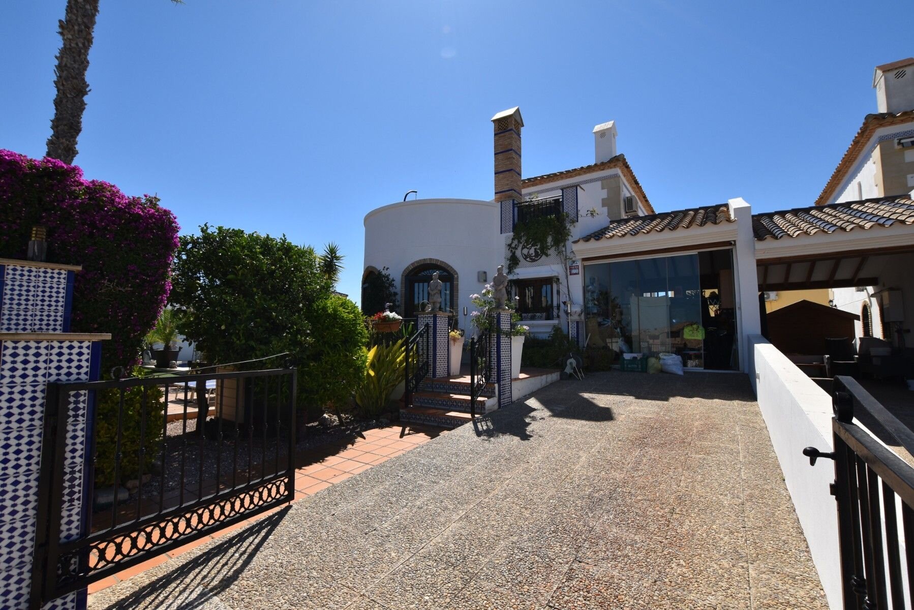 3-Bedroom Villa in Comunidad Valenciana, Algorfa - Image 11
