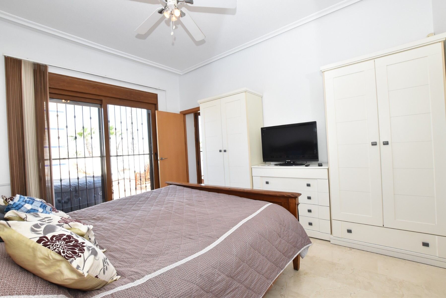3-Bedroom Villa in Comunidad Valenciana, Algorfa - Image 28
