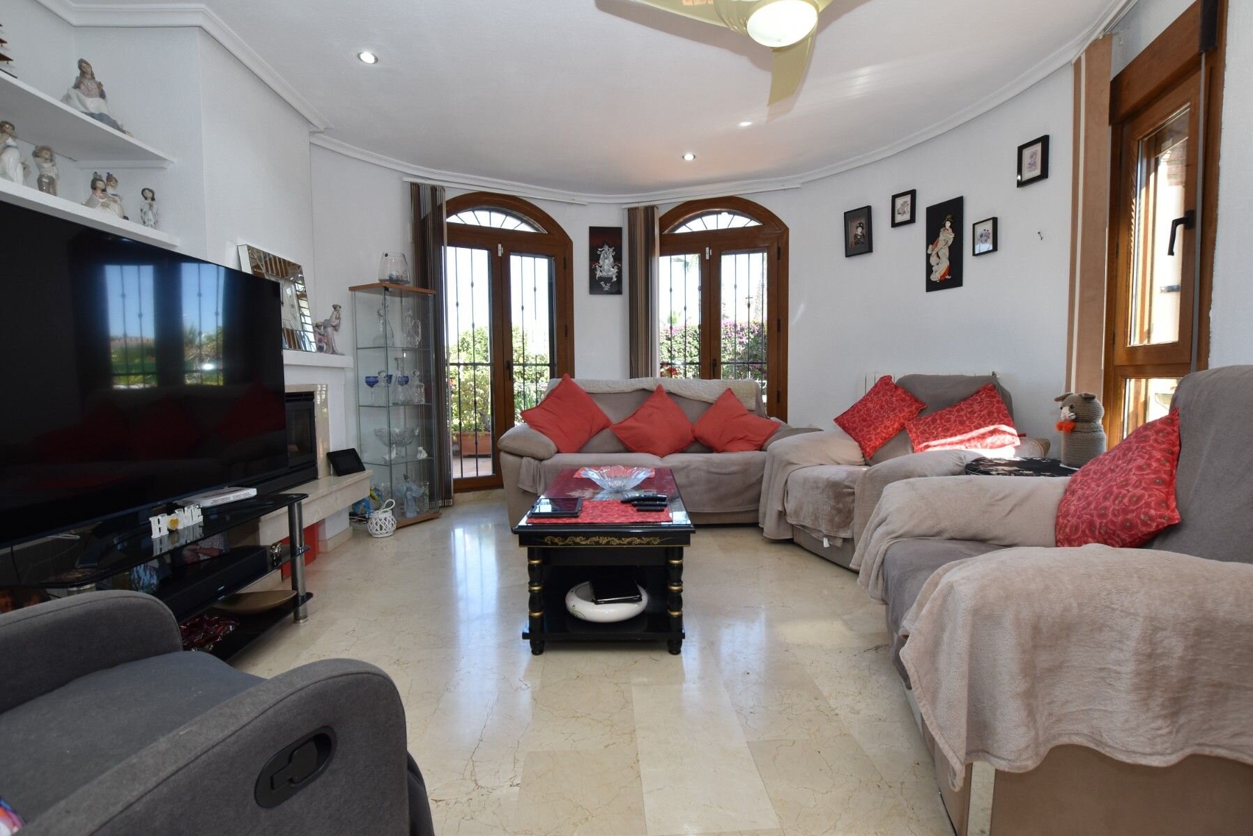 3-Bedroom Villa in Comunidad Valenciana, Algorfa - Image 5