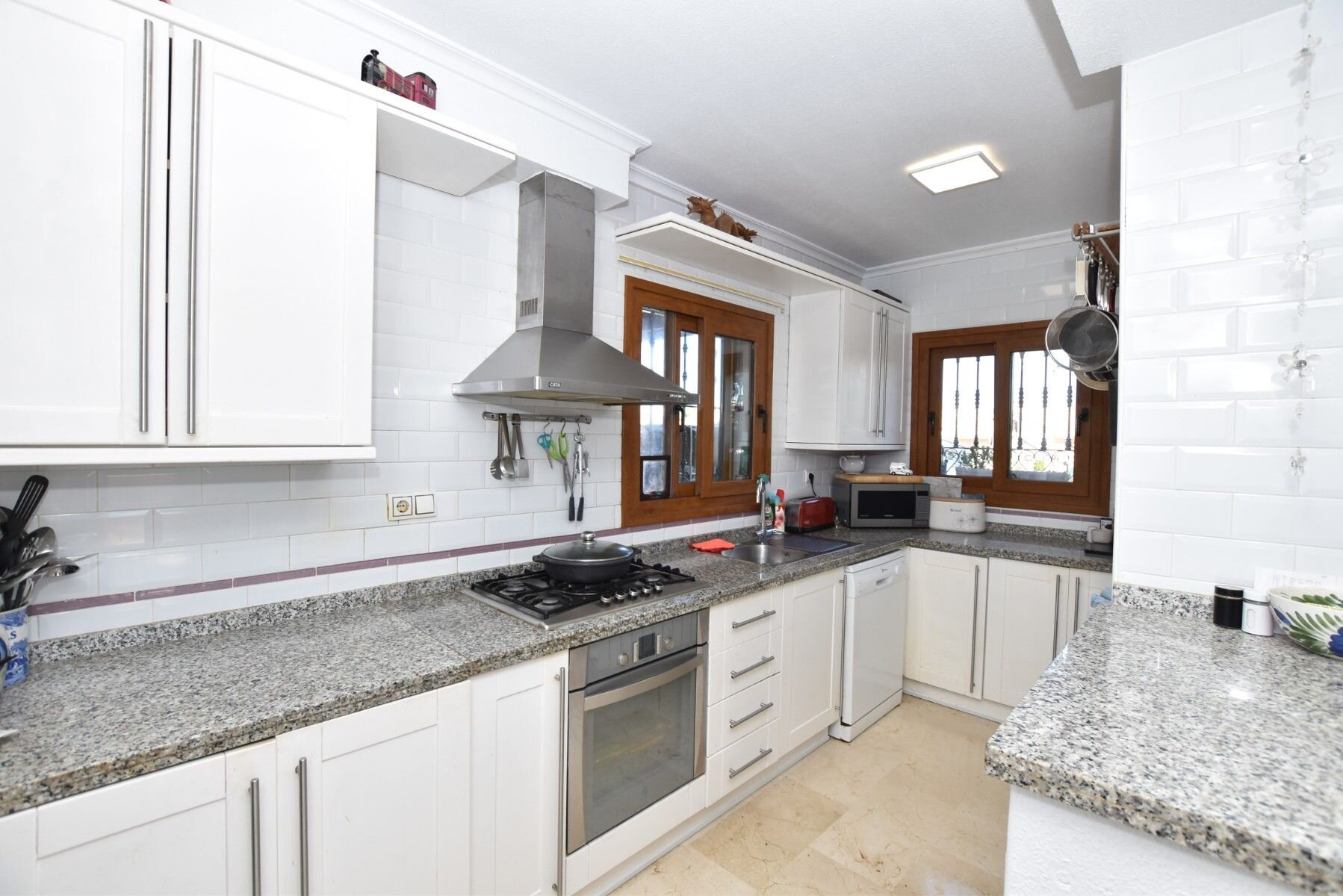 3-Bedroom Villa in Comunidad Valenciana, Algorfa - Image 6