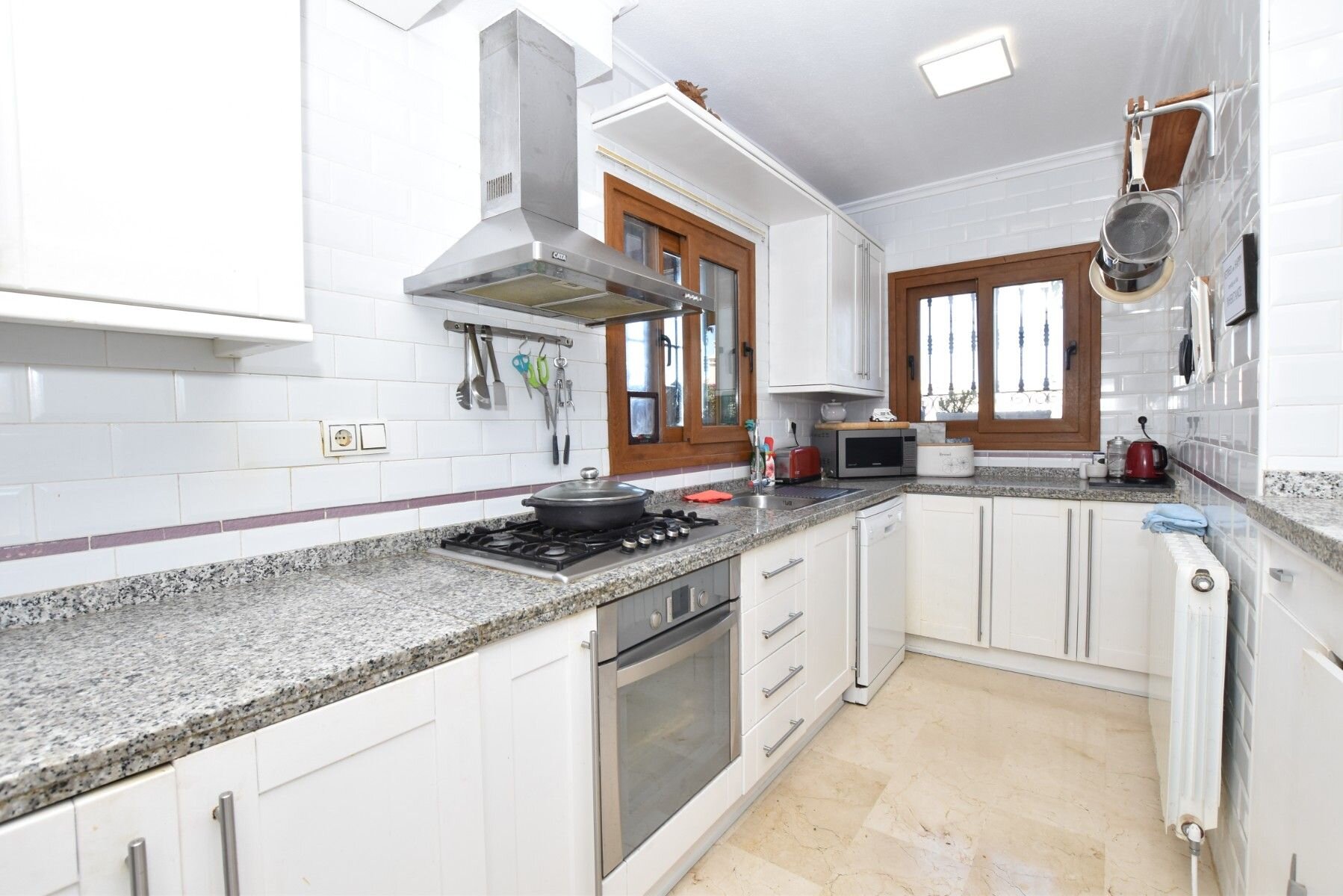 3-Bedroom Villa in Comunidad Valenciana, Algorfa - Image 7