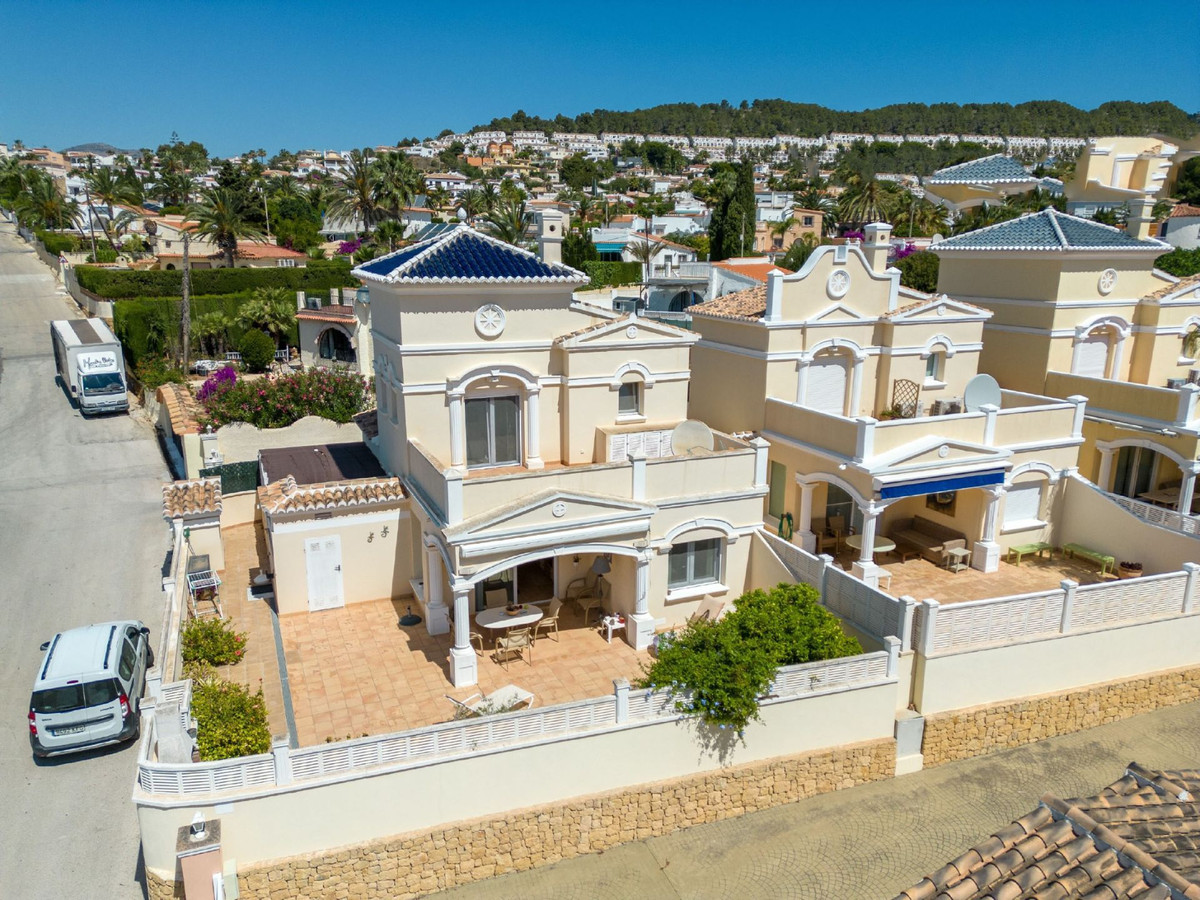 3-Bedroom Detached House in  Calpe | Sunny Casas - Costa ... - Image 4