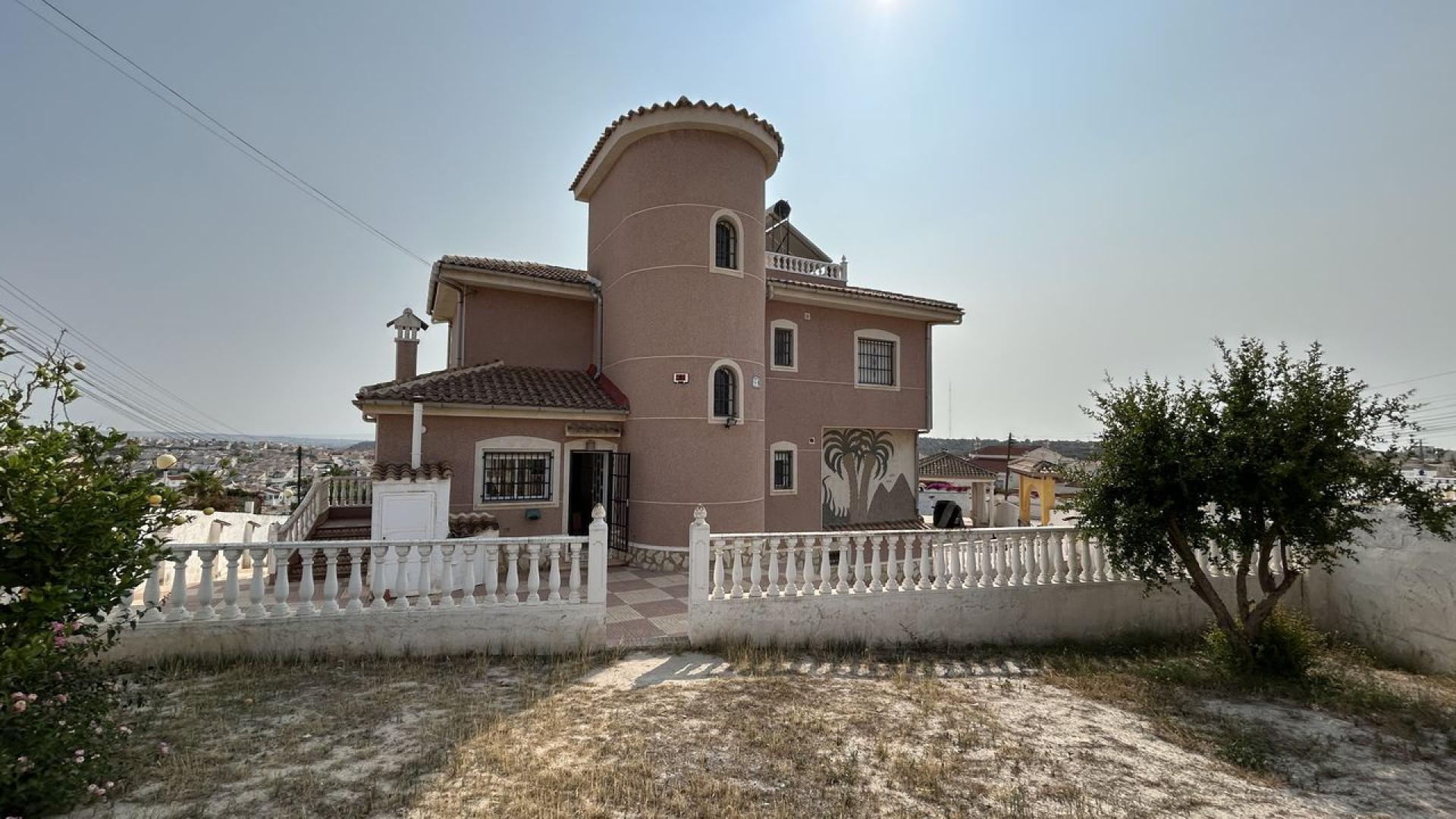 5-Bedroom Villa in Rojales - Image 13