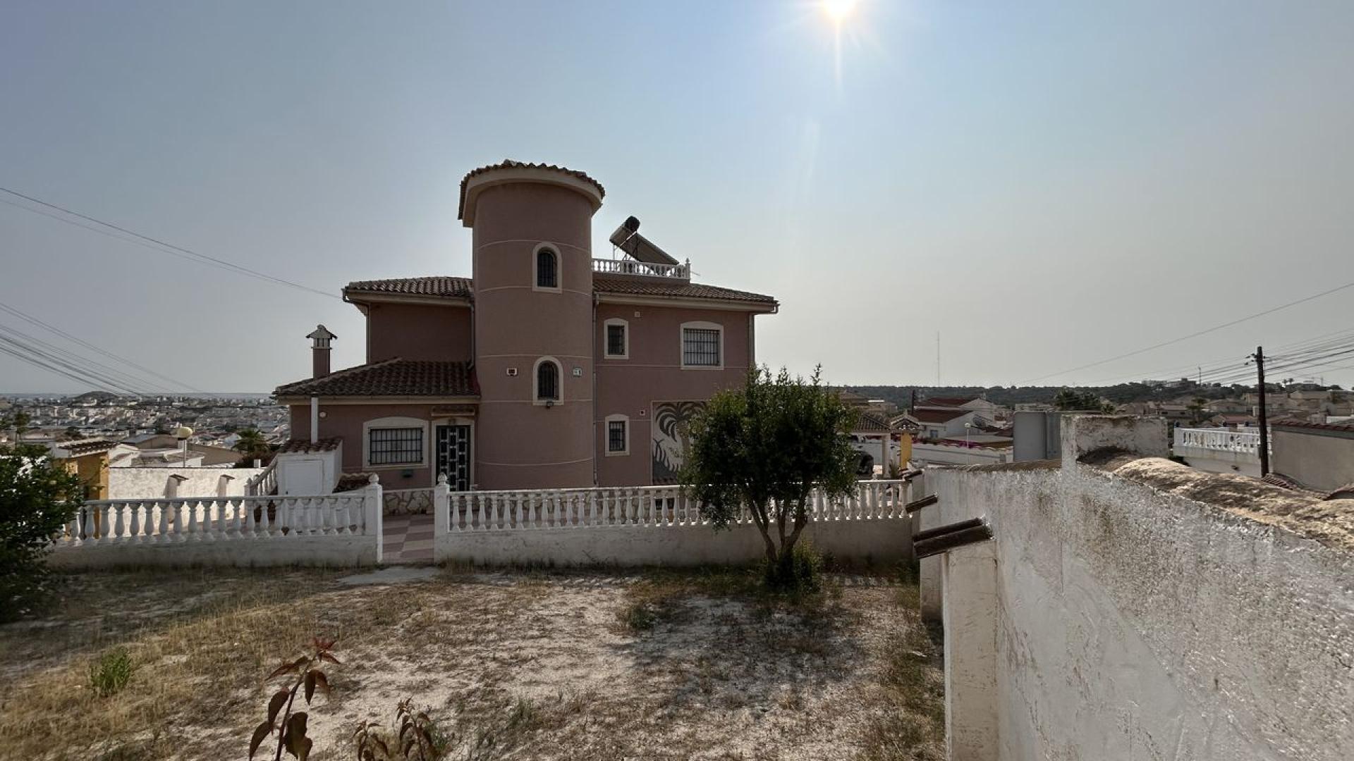 5-Bedroom Villa in Rojales - Image 3