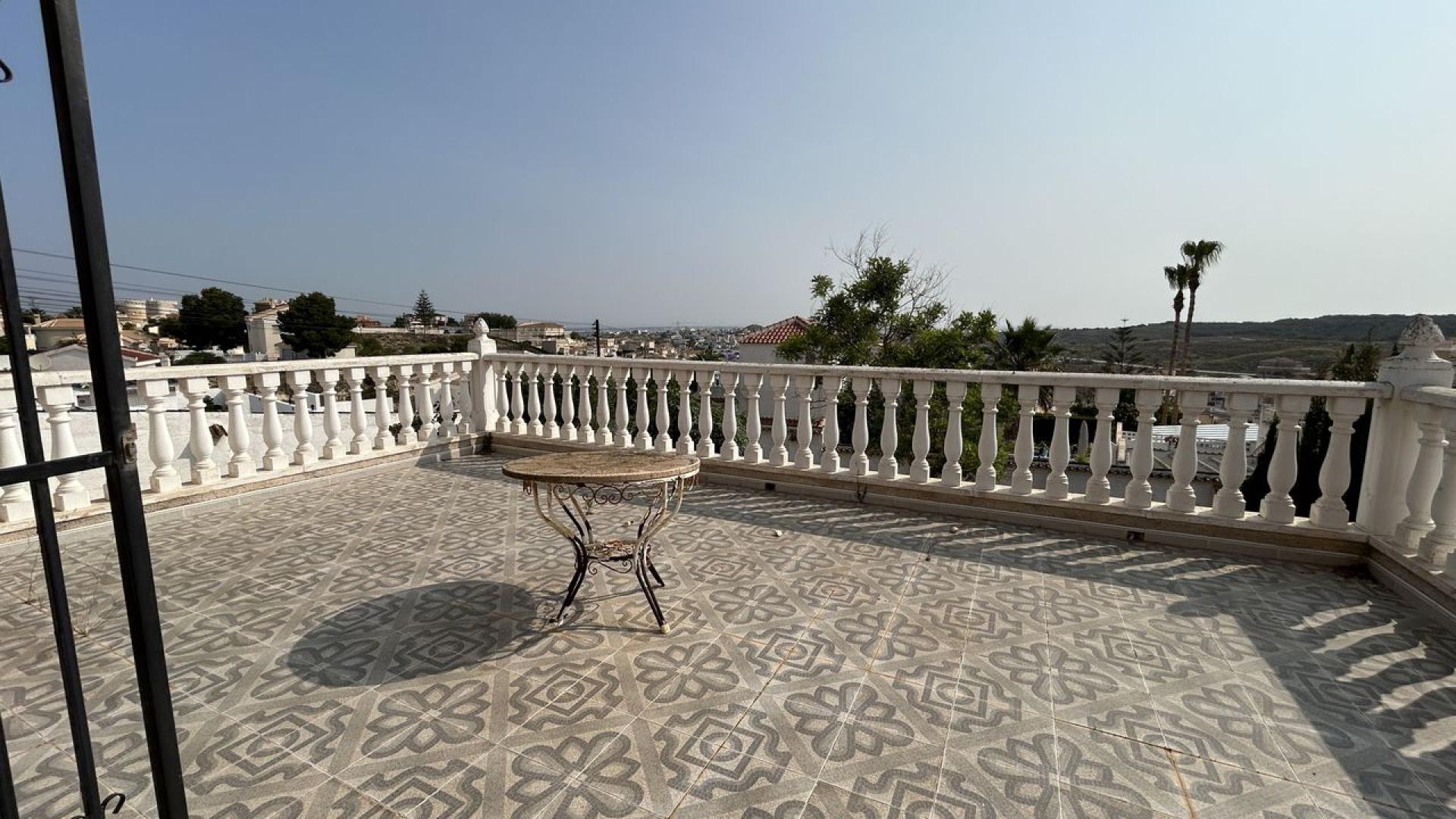 5-Bedroom Villa in Rojales - Image 30