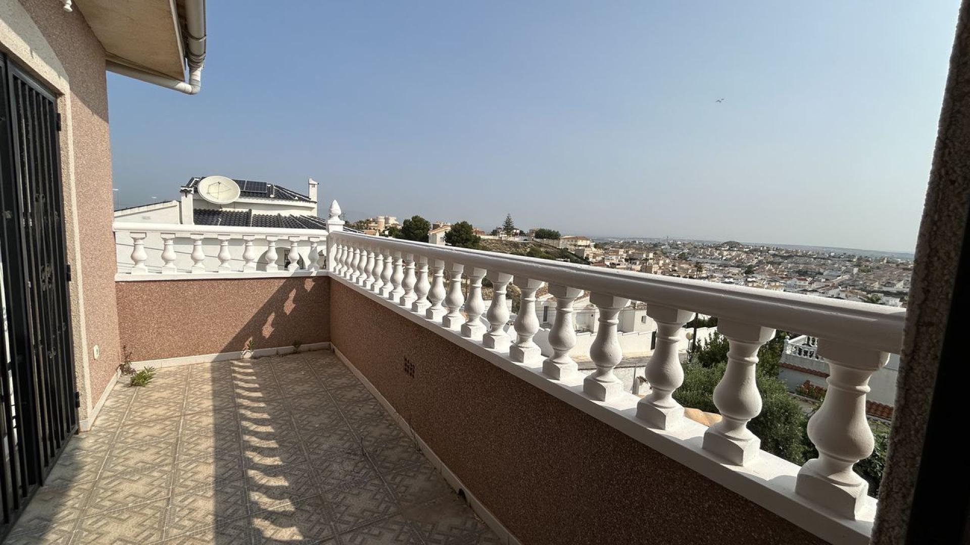 5-Bedroom Villa in Rojales - Image 34