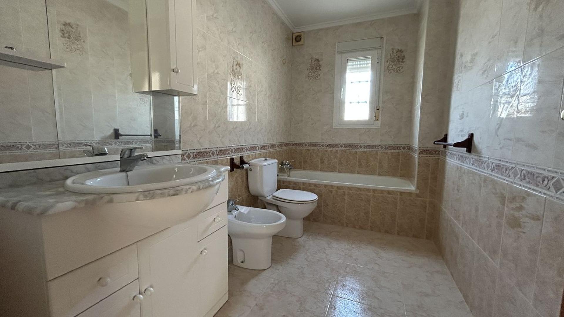 5-Bedroom Villa in Rojales - Image 39