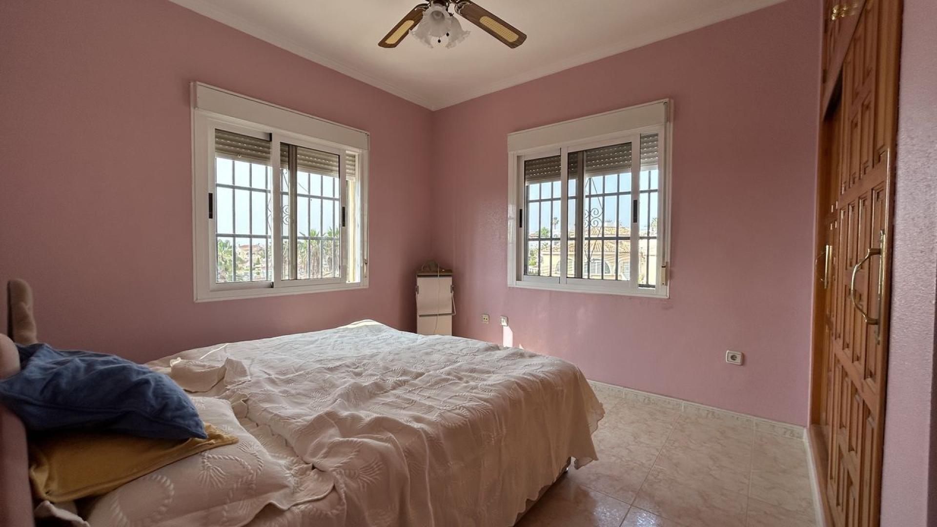 5-Bedroom Villa in Rojales - Image 45