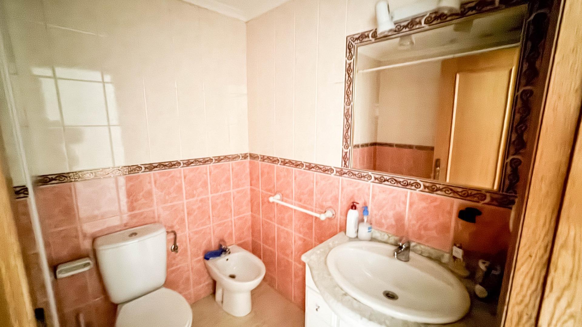 3-Bedroom Apartment in Parque de las Naciones, Torrevieja - Image 13