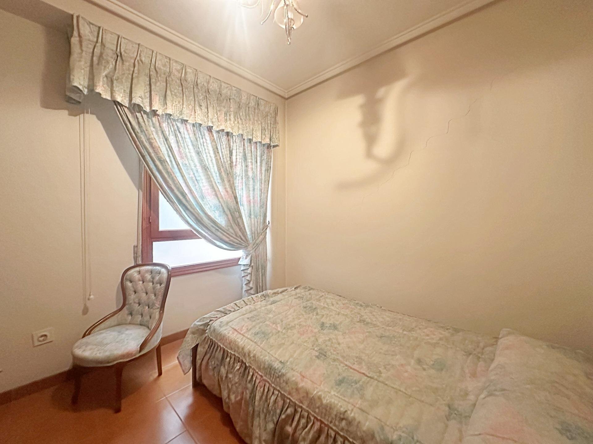4-Bedroom Apartment in Torrevieja - Image 12