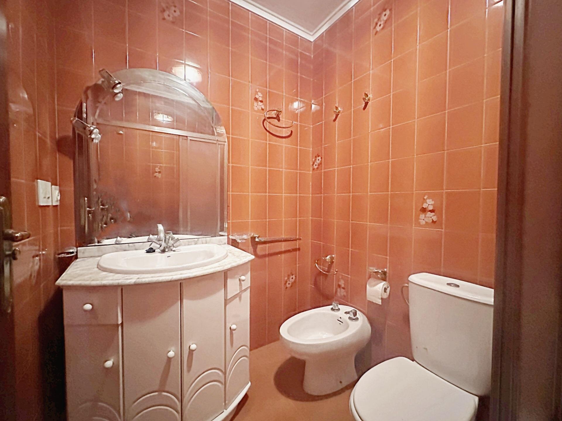 4-Bedroom Apartment in Torrevieja - Image 13