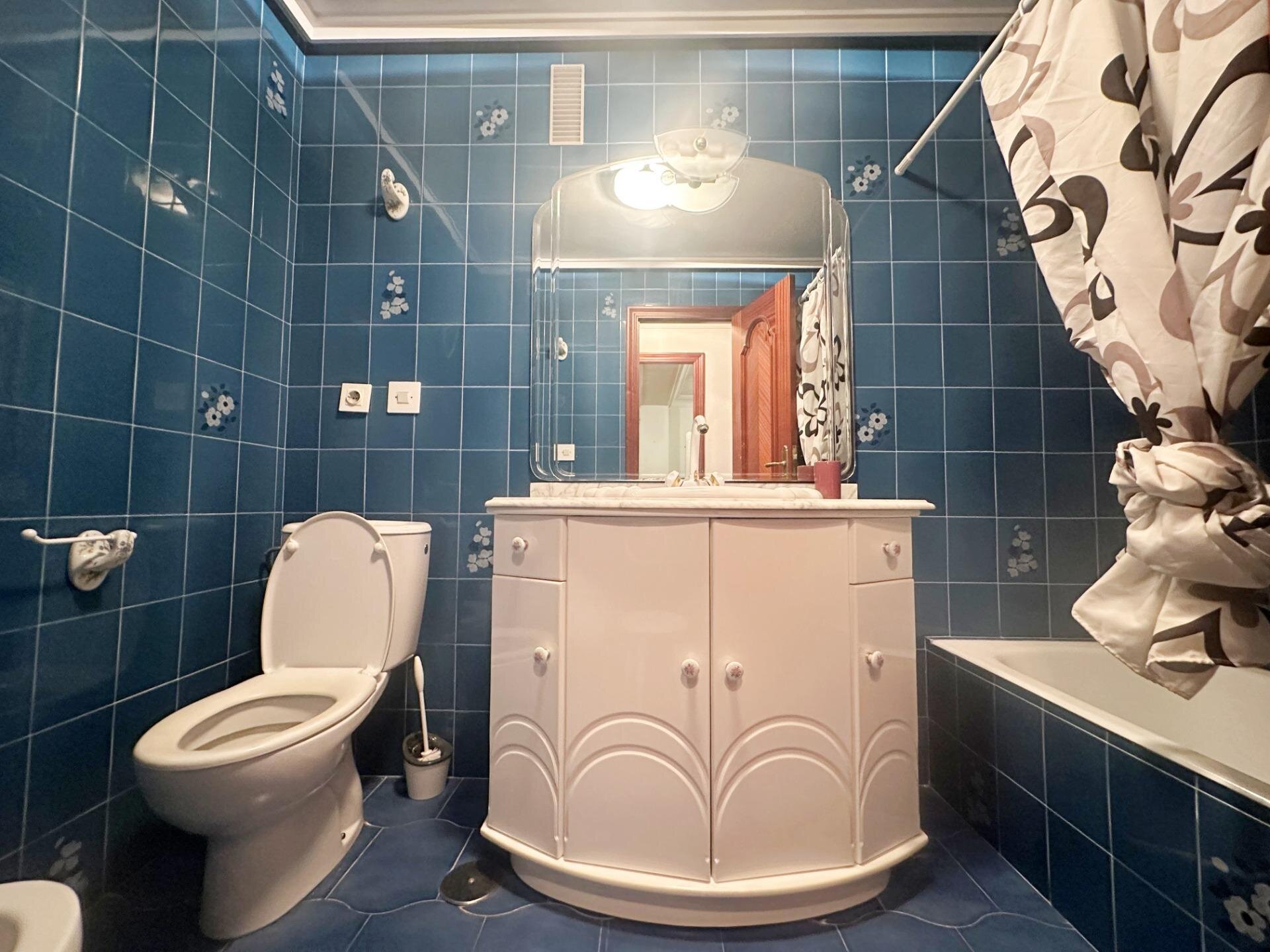4-Bedroom Apartment in Torrevieja - Image 18