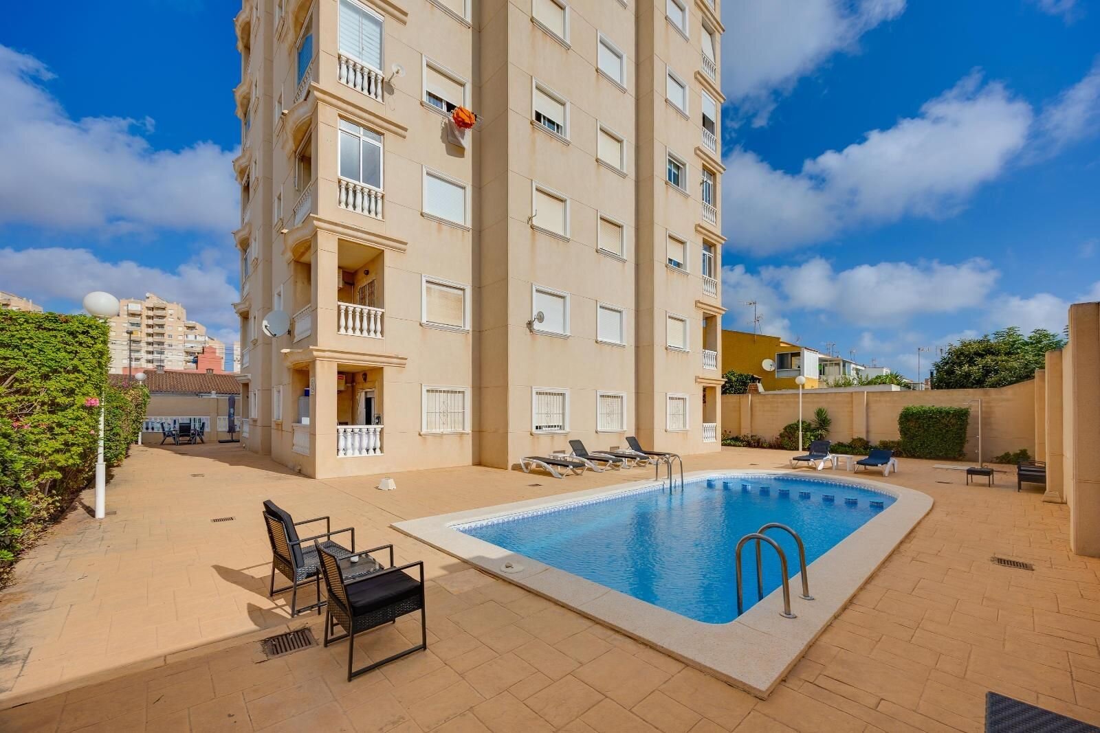 2-Bedroom Apartment in Parque las Naciones, Torrevieja - Image 10