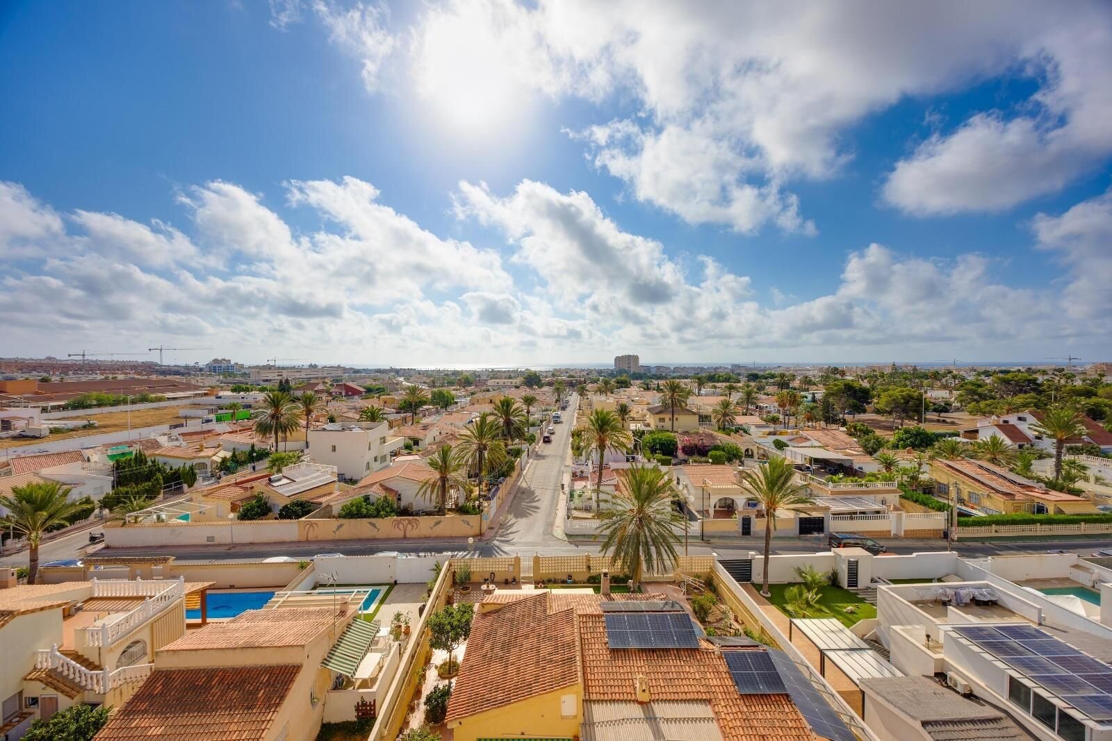 2-Bedroom Apartment in Parque las Naciones, Torrevieja - Image 14