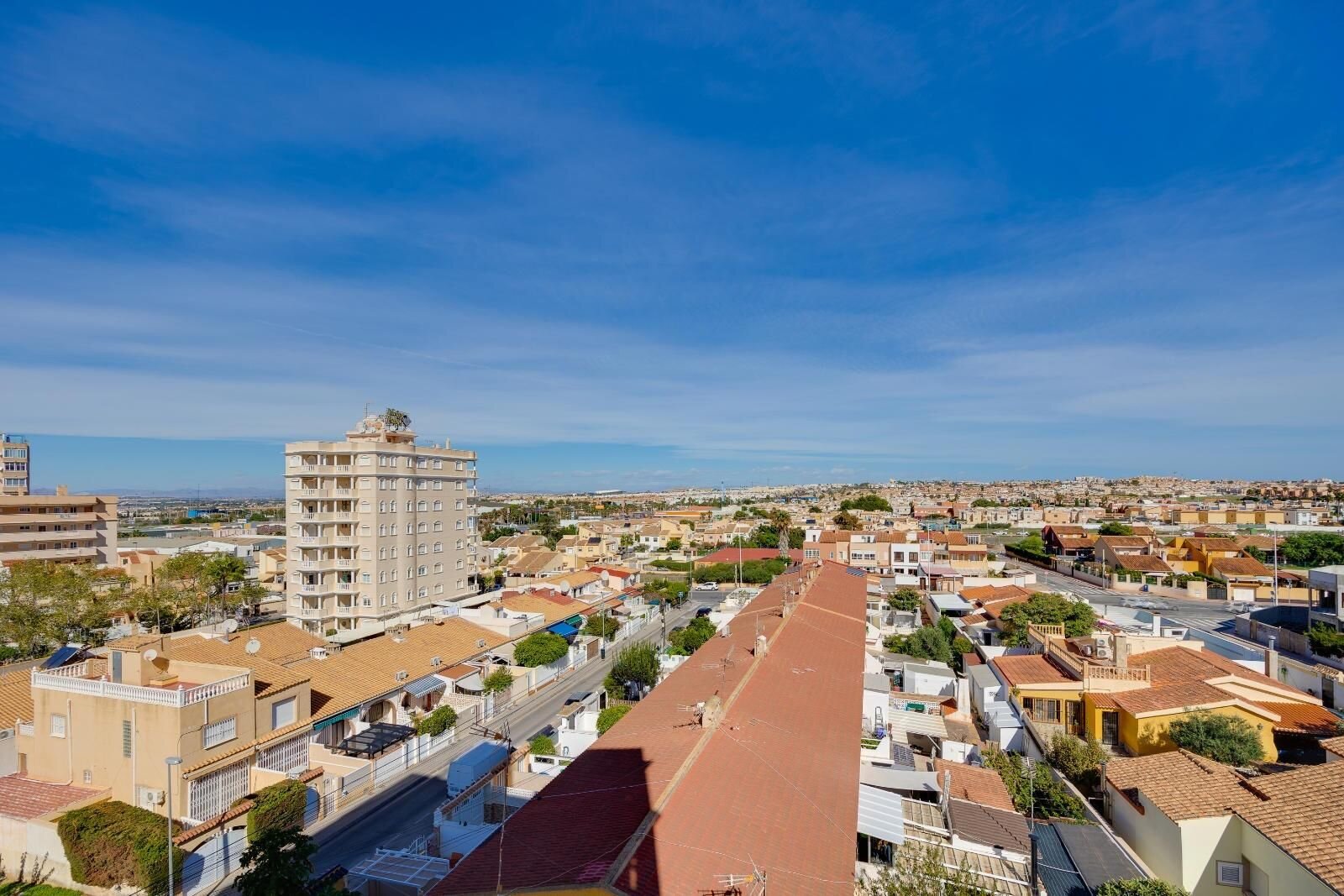 2-Bedroom Apartment in Parque las Naciones, Torrevieja - Image 2