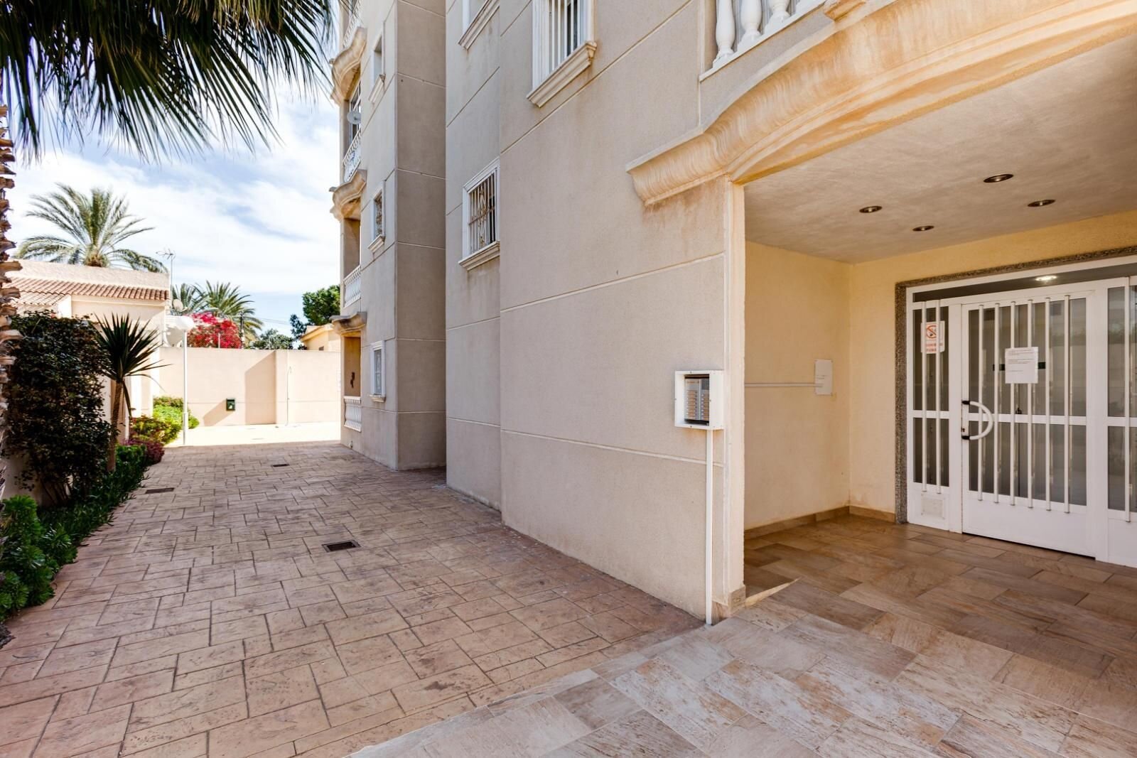 2-Bedroom Apartment in Parque las Naciones, Torrevieja - Image 20
