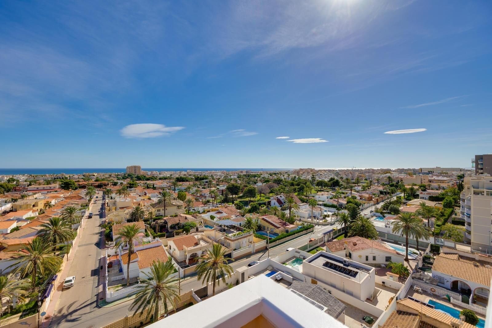 2-Bedroom Apartment in Parque las Naciones, Torrevieja - Image 5