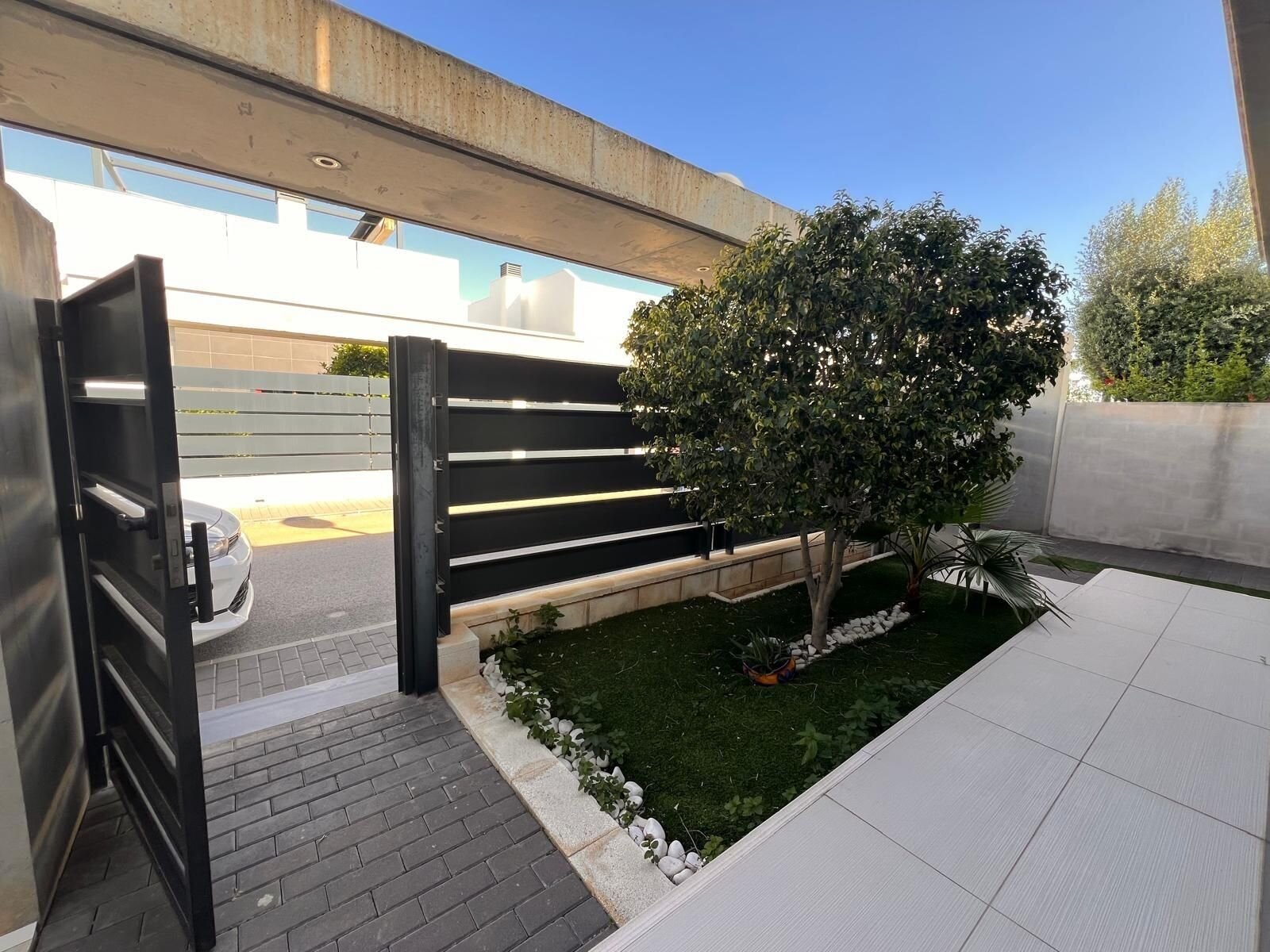3-Bedroom Villa in Lomas de Cabo Roig, Orihuela Costa - Image 3