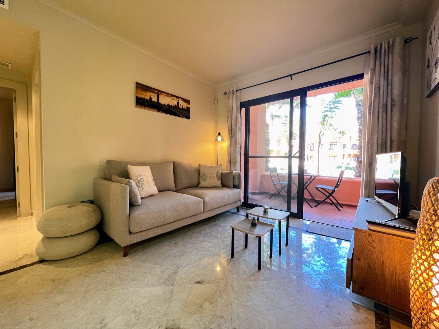 2-Bedroom Apartment in Los Alcázares - Image 4