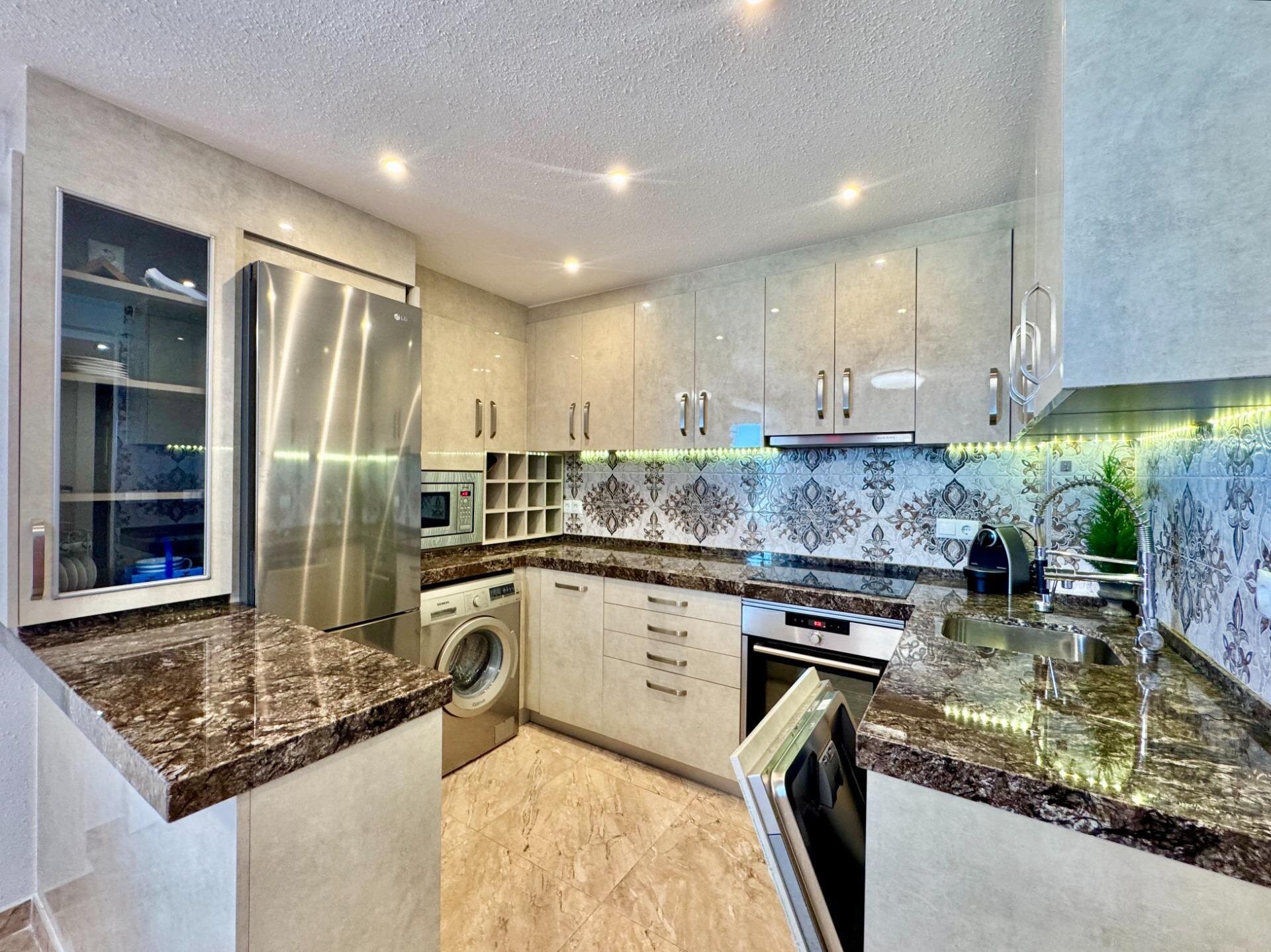2-Bedroom Apartment in Torre la Mata, Torrevieja - Image 18