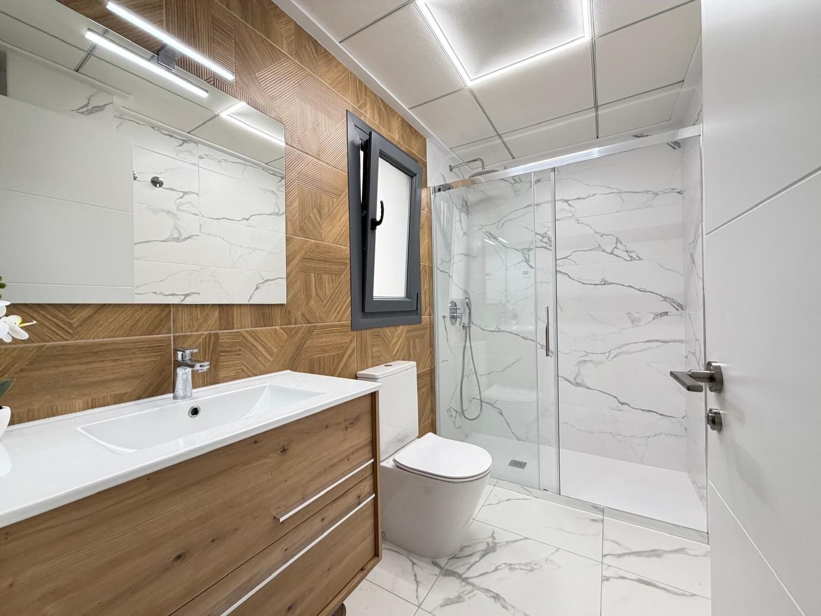 2-Bedroom Apartment in Estacion de Autobuses, Torrevieja - Image 10