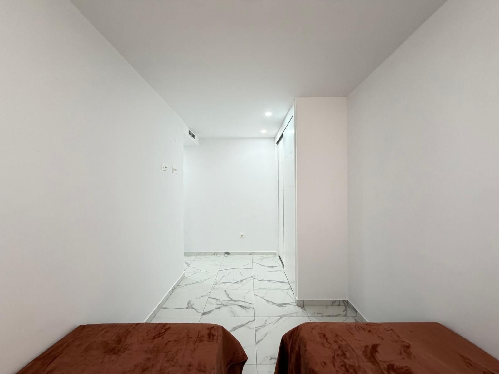 2-Bedroom Apartment in Estacion de Autobuses, Torrevieja - Image 19