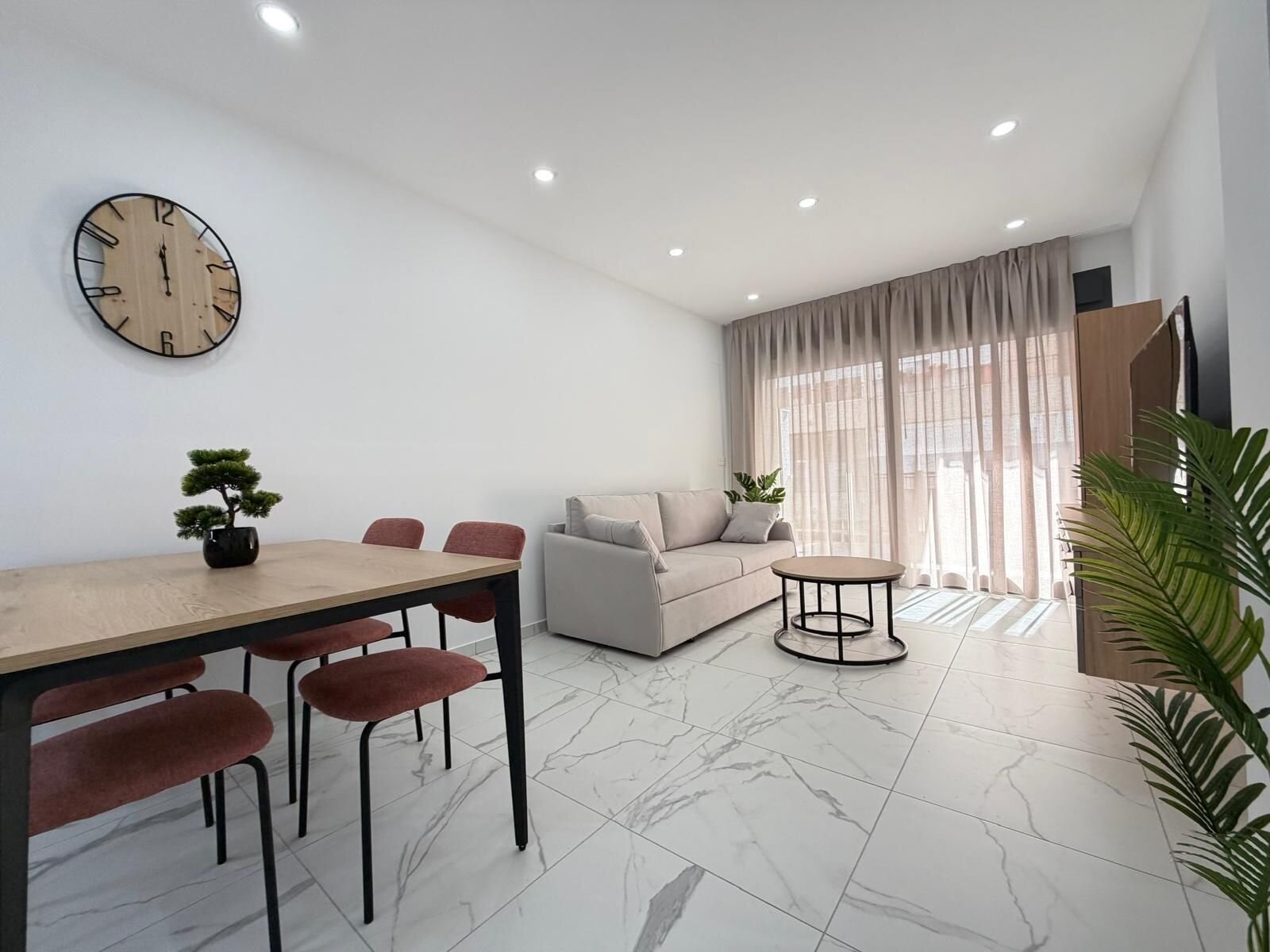 2-Bedroom Apartment in Estacion de Autobuses, Torrevieja - Image 38
