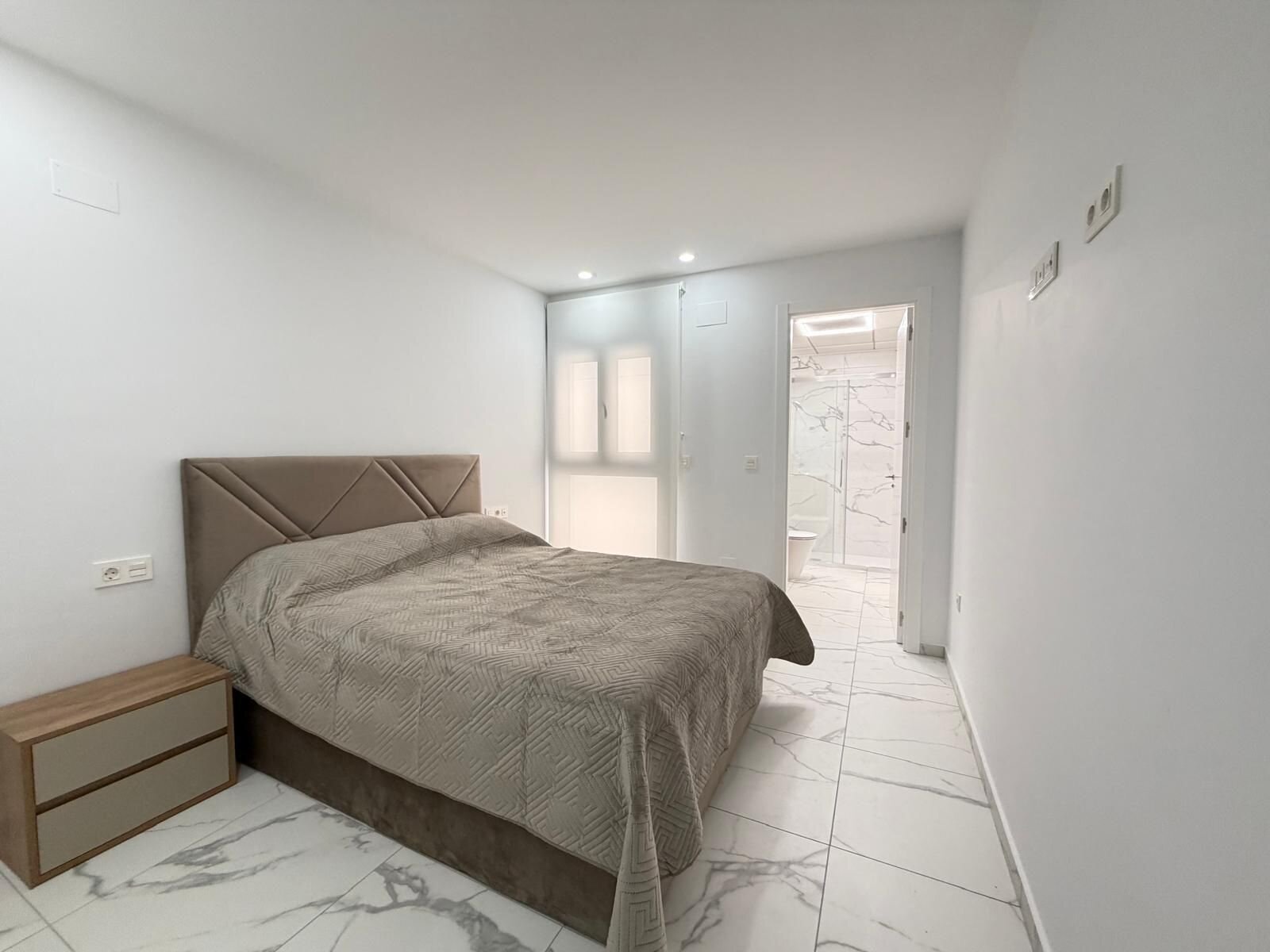 2-Bedroom Apartment in Estacion de Autobuses, Torrevieja - Image 5