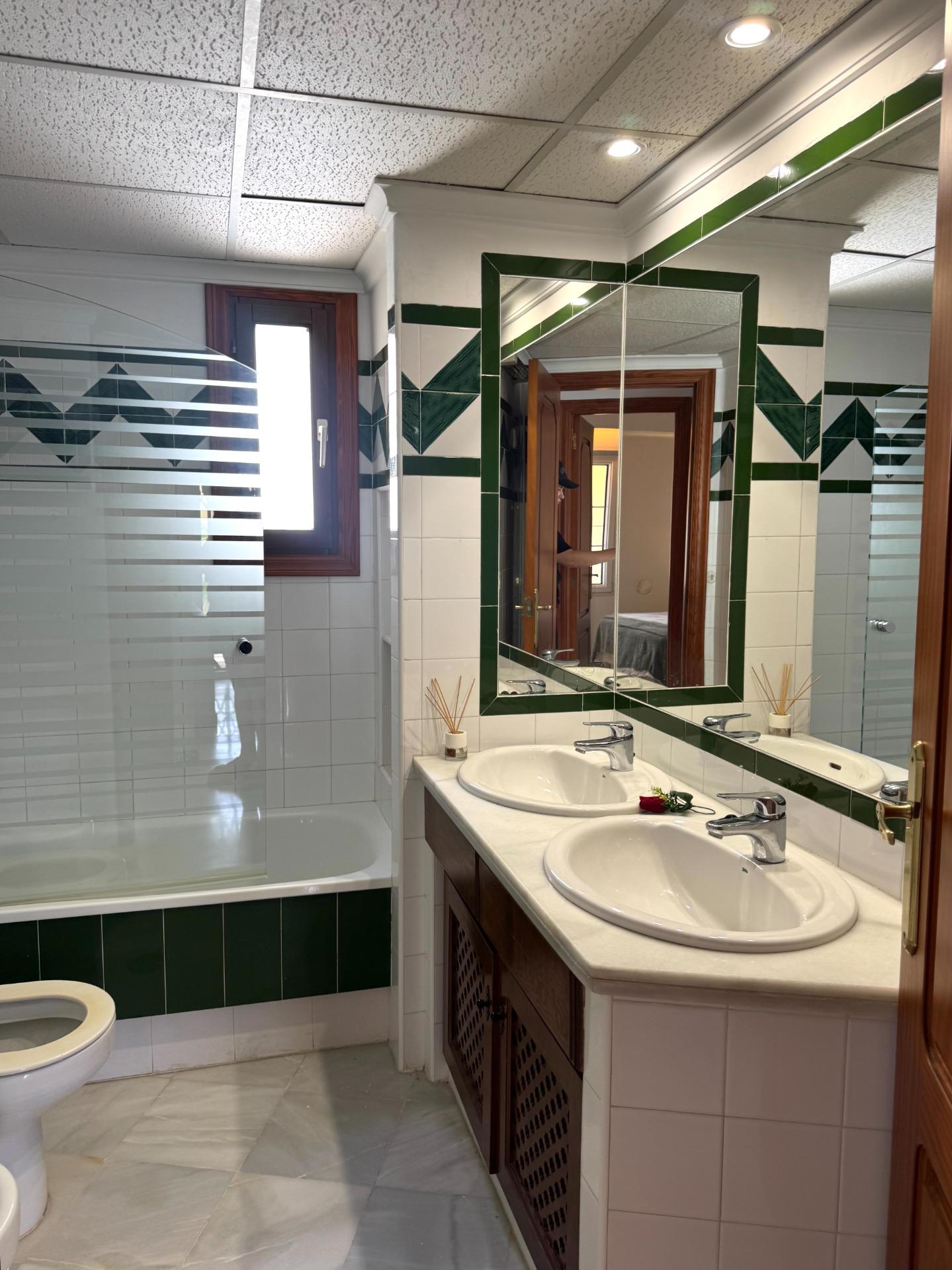 3-Bedroom Penthouse in Los Frutales, Torrevieja - Image 27