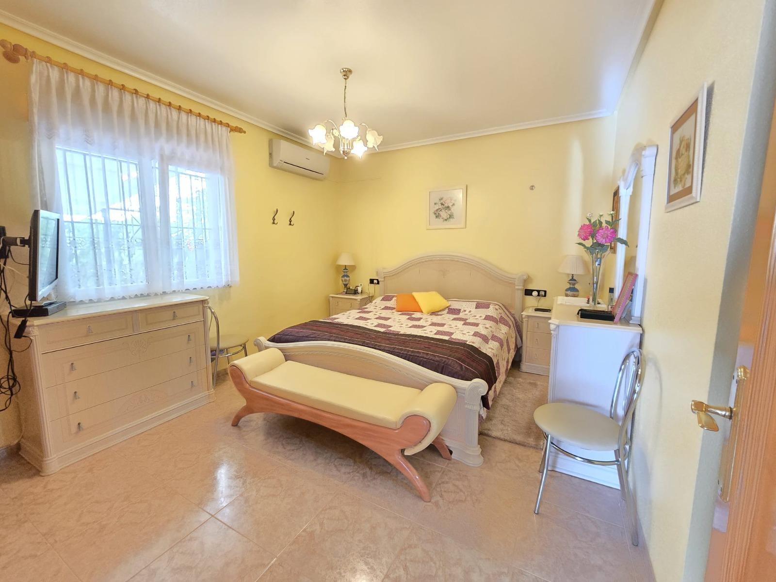3-Bedroom Villa in Playa Flamenca, Orihuela Costa - Image 11
