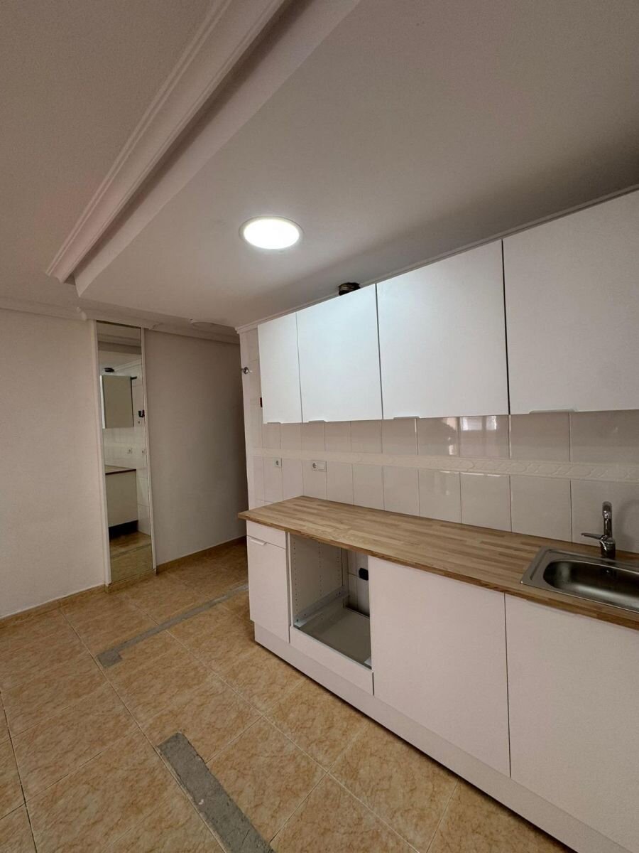 1-Bedroom Apartment in Centro, Torrevieja - Image 15
