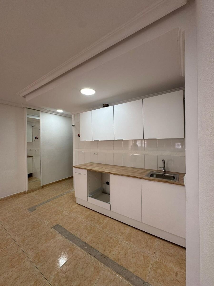 1-Bedroom Apartment in Centro, Torrevieja - Image 18