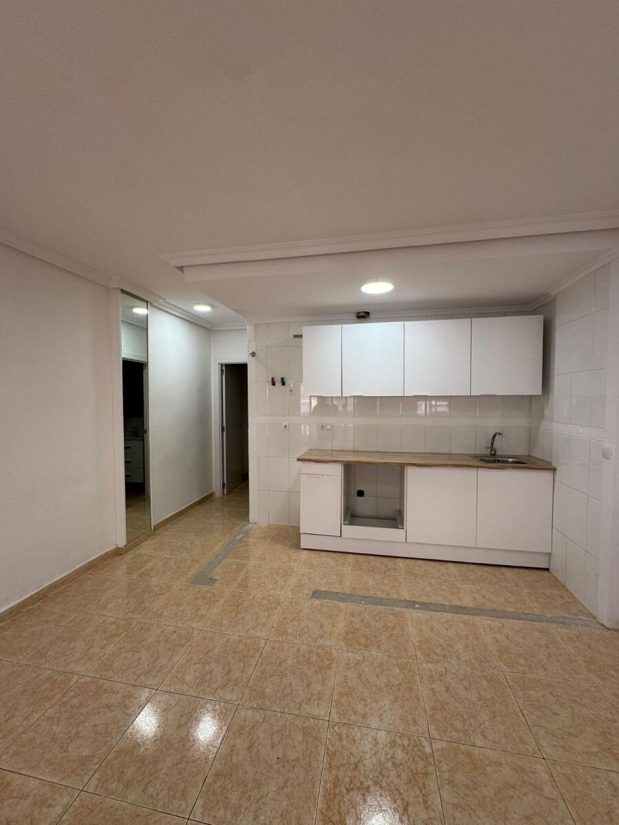 1-Bedroom Apartment in Centro, Torrevieja - Image 19