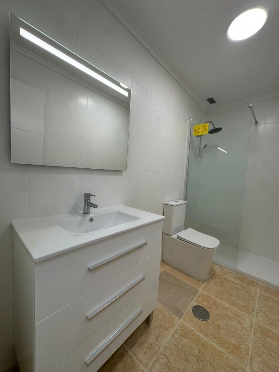 1-Bedroom Apartment in Centro, Torrevieja - Image 4