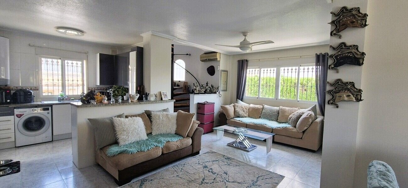 Villa de 4 Dormitorios en La Zenia, Orihuela Costa - Image 15