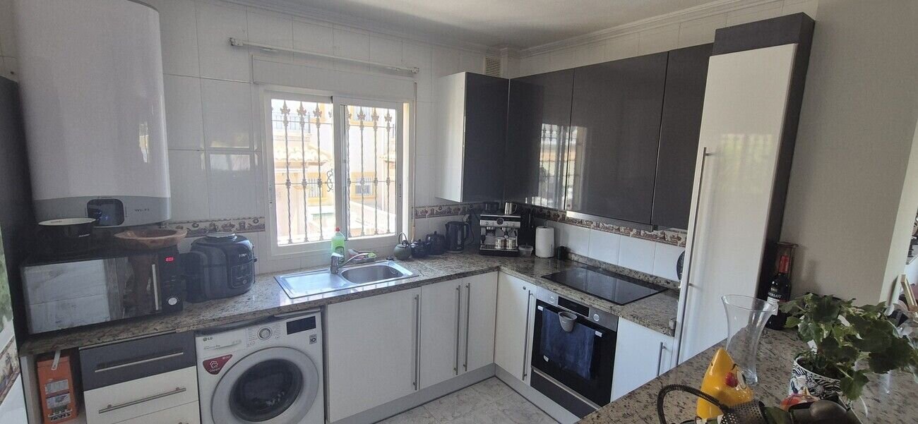 Villa de 4 Dormitorios en La Zenia, Orihuela Costa - Image 16