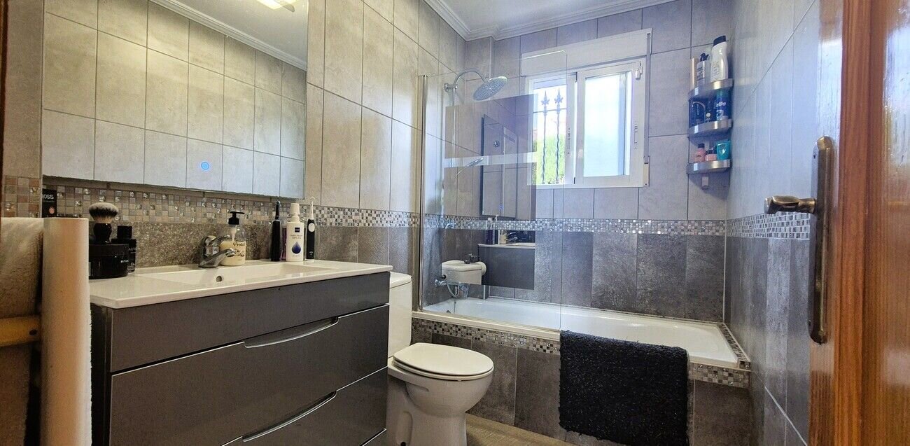 Villa de 4 Dormitorios en La Zenia, Orihuela Costa - Image 22