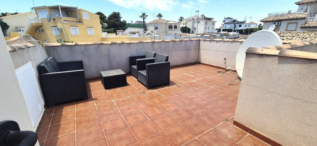 Villa de 4 Dormitorios en La Zenia, Orihuela Costa - Image 34
