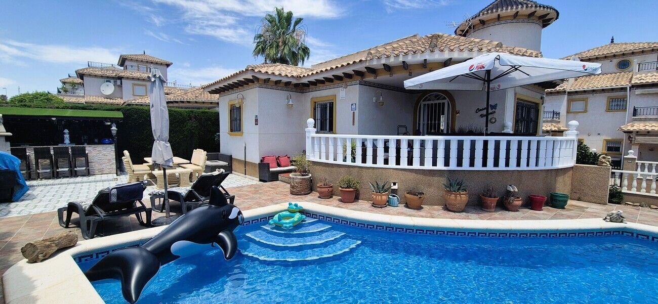 Villa de 4 Dormitorios en La Zenia, Orihuela Costa - Image 36