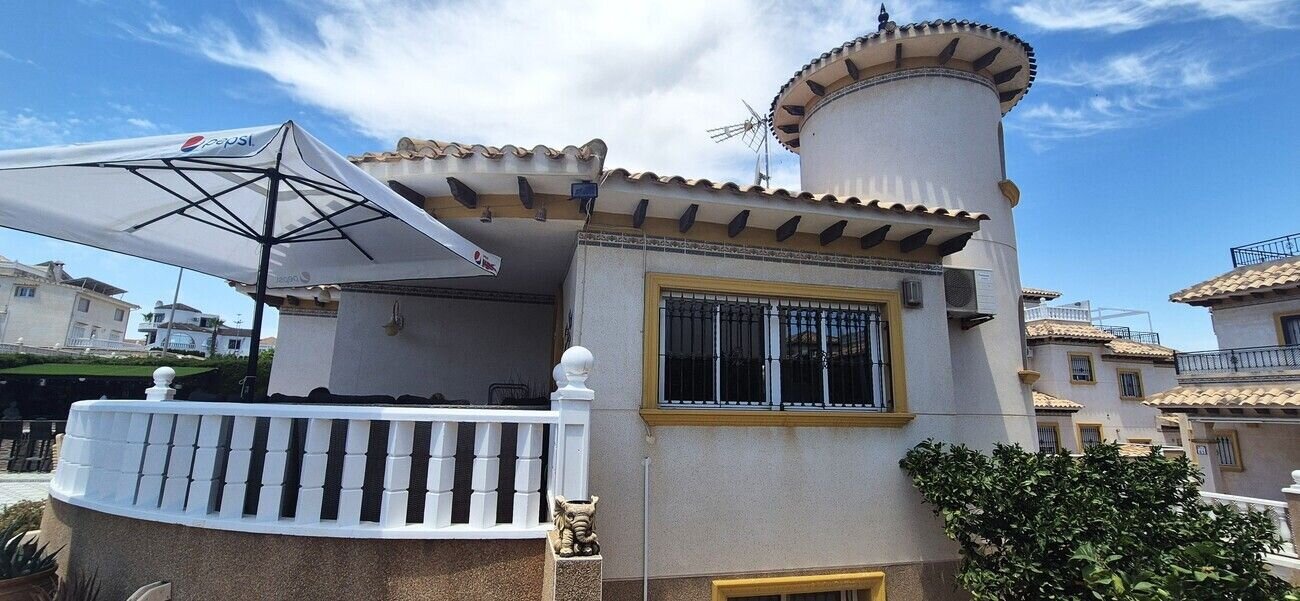 Villa de 4 Dormitorios en La Zenia, Orihuela Costa - Image 37