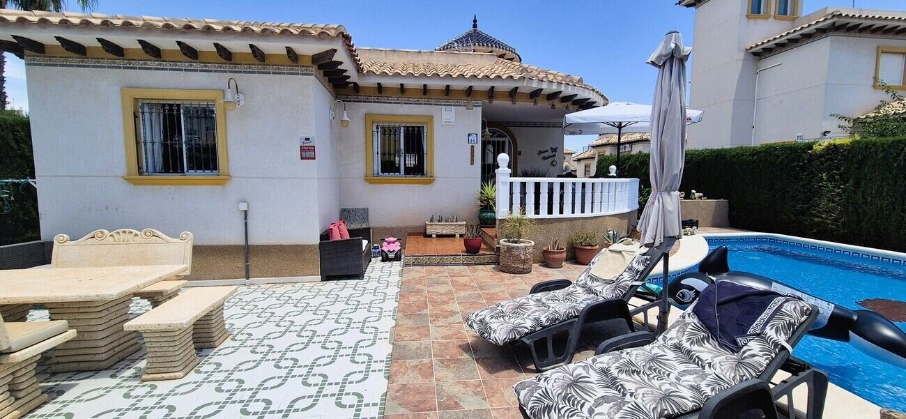 Villa de 4 Dormitorios en La Zenia, Orihuela Costa - Image 5