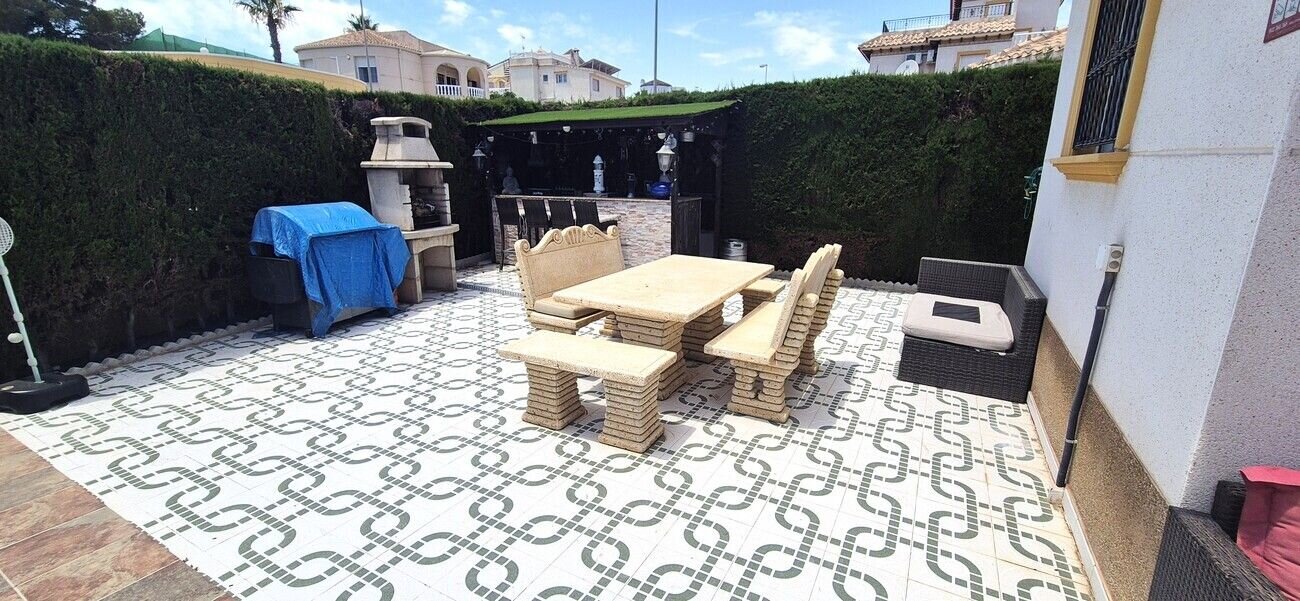 Villa de 4 Dormitorios en La Zenia, Orihuela Costa - Image 9